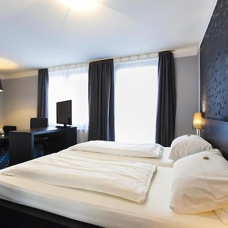 Hotel Am Berliner Platz Ланґенфельд Екстер'єр фото