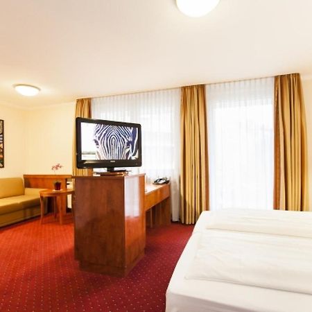 Hotel Am Berliner Platz Ланґенфельд Номер фото