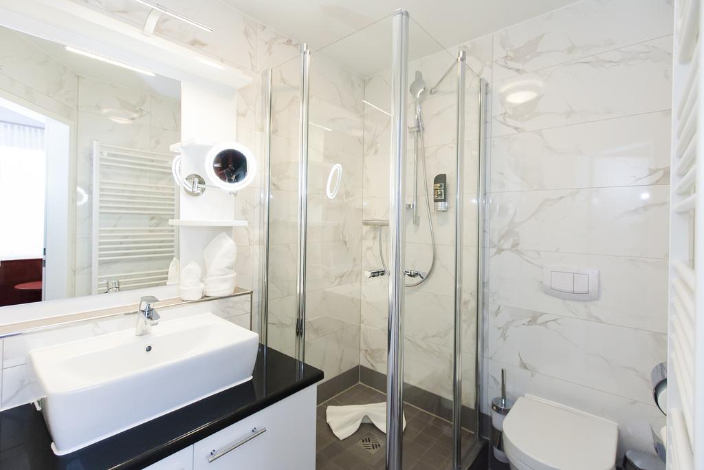 Hotel Am Berliner Platz Ланґенфельд Номер фото