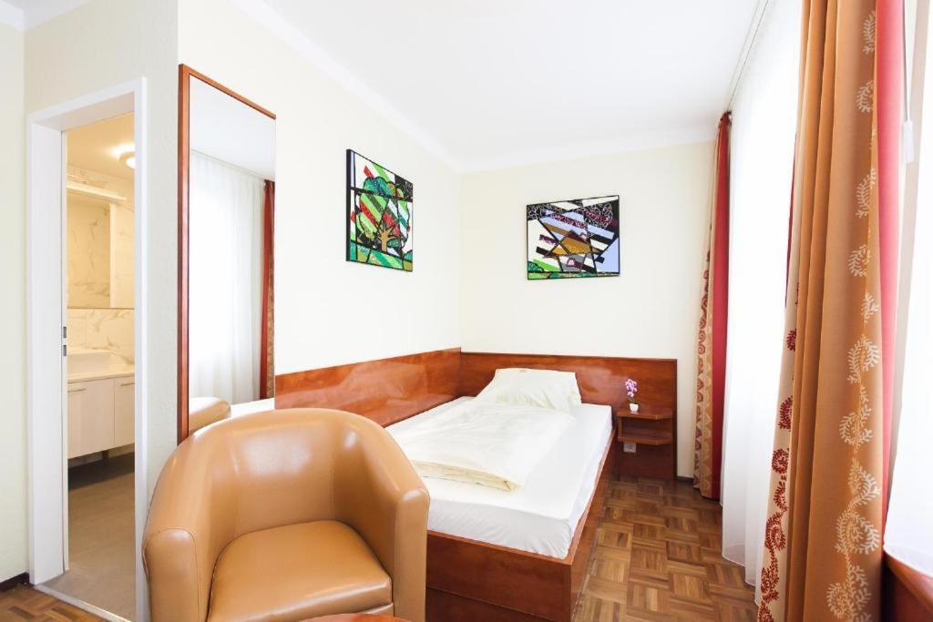 Hotel Am Berliner Platz Ланґенфельд Екстер'єр фото